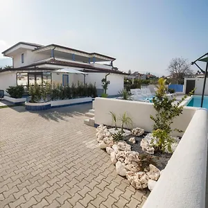https://villa-concettina-capo-dorlando.sicilyhotelsitaly.net